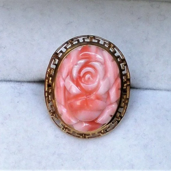 Vintage Designer 14K Gold Carved Angel Skin Pink Coral Rose Flower Cameo Ring
